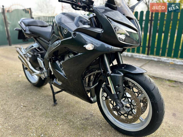 Серый Ямаха FZ1 Fazer, объемом двигателя 1 л и пробегом 30 тыс. км за 7000 $, фото 2 на Automoto.ua