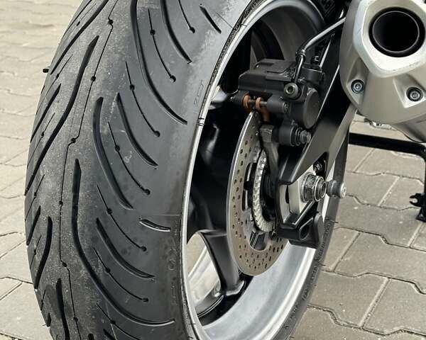 Зелений Ямаха FZ1 Fazer, об'ємом двигуна 1 л та пробігом 31 тис. км за 7499 $, фото 16 на Automoto.ua