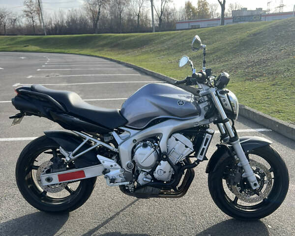 Серый Ямаха FZ6, объемом двигателя 0.6 л и пробегом 35 тыс. км за 5300 $, фото 1 на Automoto.ua