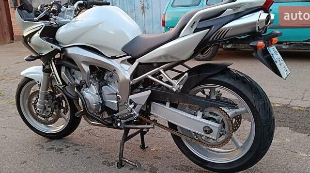 Серый Ямаха FZ6, объемом двигателя 0 л и пробегом 34 тыс. км за 4200 $, фото 2 на Automoto.ua