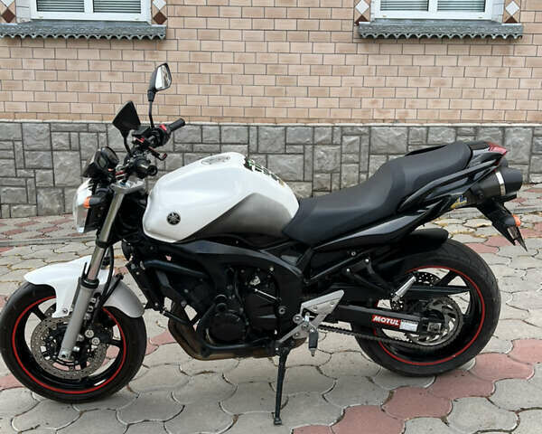 Белый Ямаха FZ6 Fazer, объемом двигателя 0.6 л и пробегом 50 тыс. км за 5400 $, фото 5 на Automoto.ua