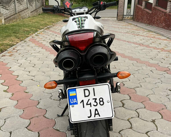 Белый Ямаха FZ6 Fazer, объемом двигателя 0.6 л и пробегом 50 тыс. км за 5400 $, фото 2 на Automoto.ua
