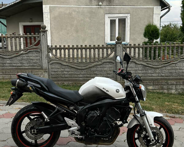 Белый Ямаха FZ6 Fazer, объемом двигателя 0.6 л и пробегом 50 тыс. км за 5400 $, фото 6 на Automoto.ua