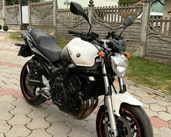 Белый Ямаха FZ6 Fazer, объемом двигателя 0.6 л и пробегом 50 тыс. км за 5400 $, фото 1 на Automoto.ua
