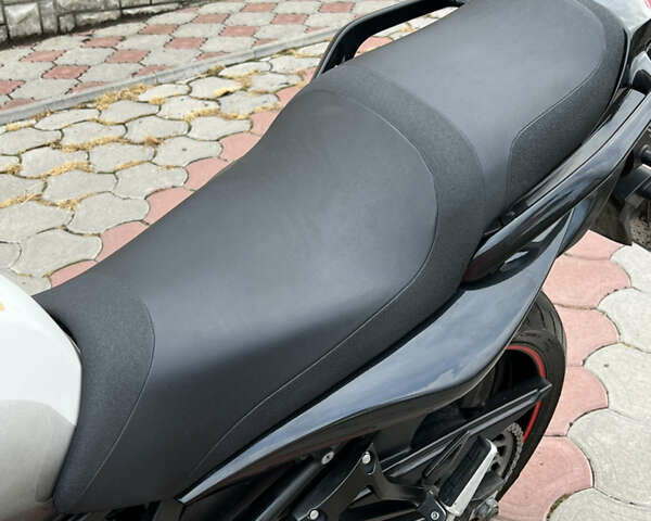 Белый Ямаха FZ6 Fazer, объемом двигателя 0.6 л и пробегом 50 тыс. км за 5400 $, фото 8 на Automoto.ua
