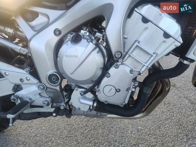 Черный Ямаха FZ6 Fazer, объемом двигателя 0.6 л и пробегом 48 тыс. км за 4800 $, фото 7 на Automoto.ua