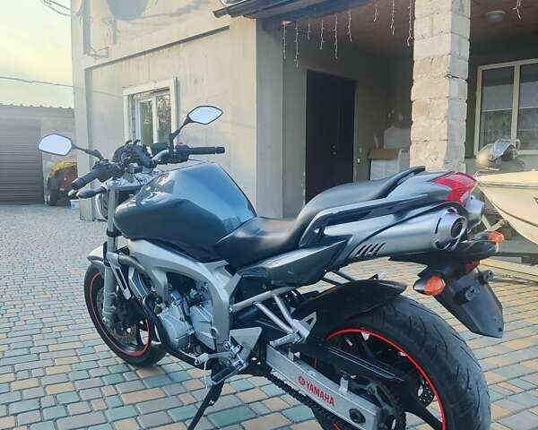 Серый Ямаха FZ6 Fazer, объемом двигателя 0.6 л и пробегом 47 тыс. км за 4500 $, фото 2 на Automoto.ua