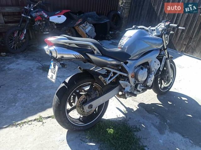 Серый Ямаха FZ6 Fazer, объемом двигателя 0.6 л и пробегом 35 тыс. км за 3700 $, фото 1 на Automoto.ua