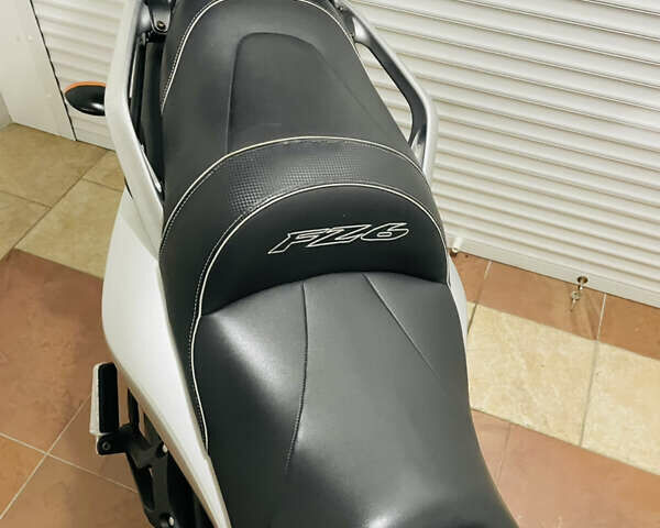 Серый Ямаха FZ6 Fazer, объемом двигателя 0.6 л и пробегом 51 тыс. км за 6300 $, фото 5 на Automoto.ua