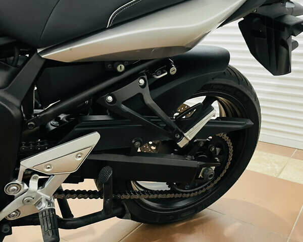 Серый Ямаха FZ6 Fazer, объемом двигателя 0.6 л и пробегом 51 тыс. км за 6300 $, фото 19 на Automoto.ua