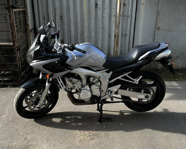Серый Ямаха FZ6 Fazer, объемом двигателя 0.6 л и пробегом 29 тыс. км за 5400 $, фото 7 на Automoto.ua