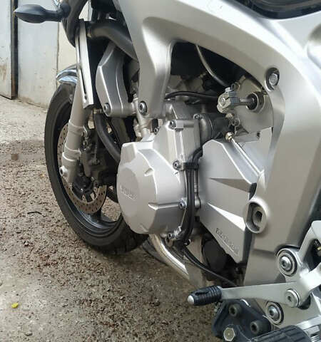 Черный Ямаха FZ6 N, объемом двигателя 0.6 л и пробегом 24 тыс. км за 4900 $, фото 4 на Automoto.ua
