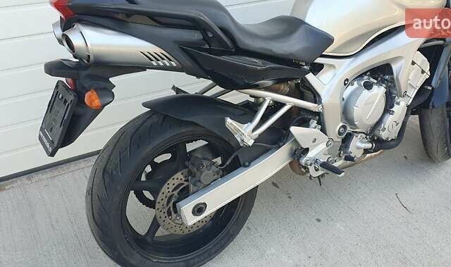 Серый Ямаха FZ6 N, объемом двигателя 0.6 л и пробегом 46 тыс. км за 4600 $, фото 4 на Automoto.ua