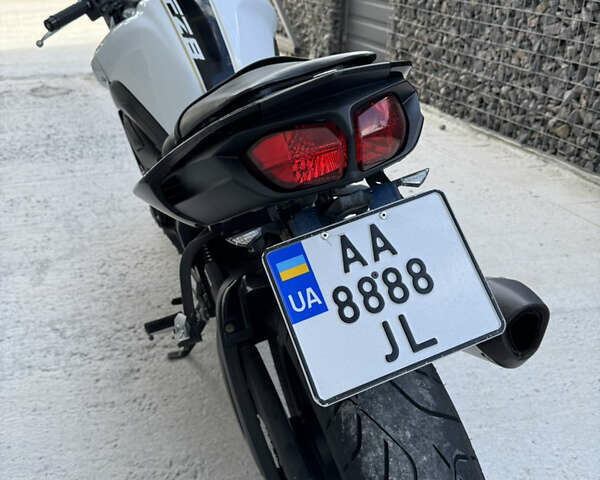 Белый Ямаха FZ8, объемом двигателя 0.78 л и пробегом 34 тыс. км за 7999 $, фото 10 на Automoto.ua