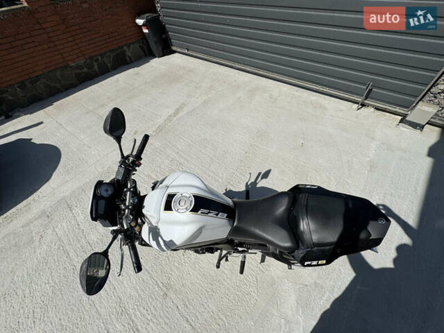 Белый Ямаха FZ8, объемом двигателя 0.78 л и пробегом 34 тыс. км за 7999 $, фото 7 на Automoto.ua