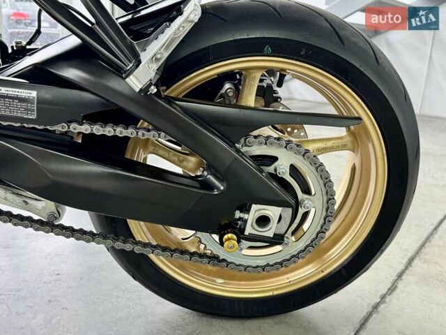 Ямаха FZ8, объемом двигателя 0.8 л и пробегом 25 тыс. км за 6999 $, фото 12 на Automoto.ua