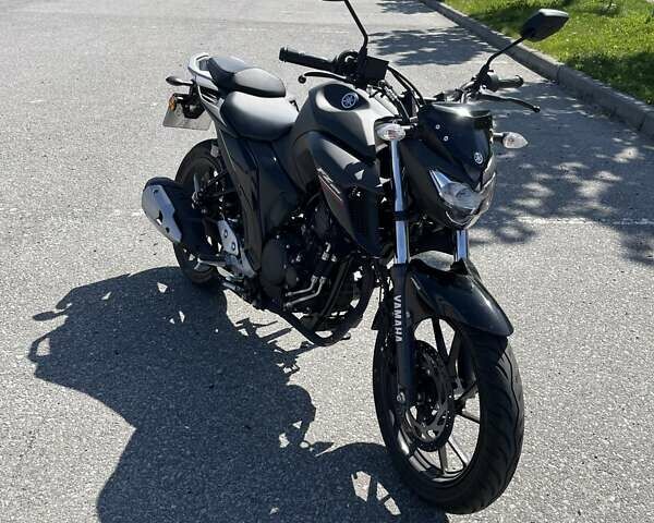 Черный Ямаха FZ 25, объемом двигателя 0 л и пробегом 2 тыс. км за 3200 $, фото 3 на Automoto.ua