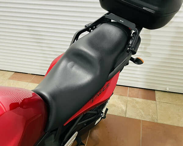Красный Ямаха FZS 600 Fazer, объемом двигателя 0.6 л и пробегом 9 тыс. км за 6200 $, фото 18 на Automoto.ua