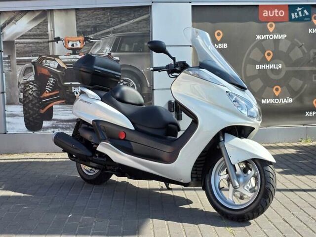 Белый Ямаха Grand Majesty 250 SG15J, объемом двигателя 0 л и пробегом 23 тыс. км за 1999 $, фото 1 на Automoto.ua
