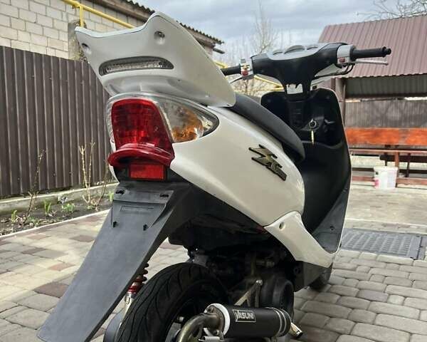 Белый Ямаха Jog SA16, объемом двигателя 0 л и пробегом 19 тыс. км за 700 $, фото 5 на Automoto.ua