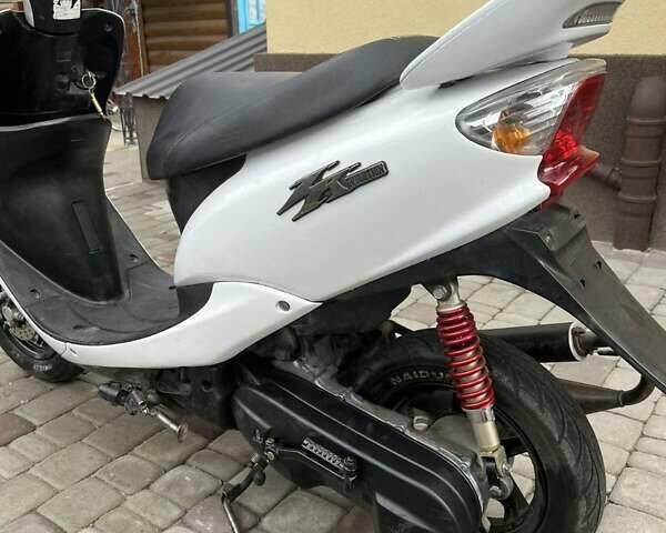 Белый Ямаха Jog SA16, объемом двигателя 0 л и пробегом 19 тыс. км за 700 $, фото 1 на Automoto.ua