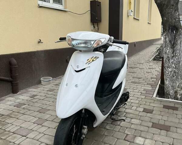 Белый Ямаха Jog SA16, объемом двигателя 0 л и пробегом 19 тыс. км за 700 $, фото 3 на Automoto.ua