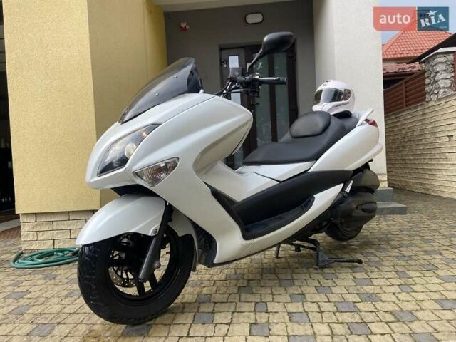 Белый Ямаха Majesty 250, объемом двигателя 0.25 л и пробегом 31 тыс. км за 2500 $, фото 1 на Automoto.ua
