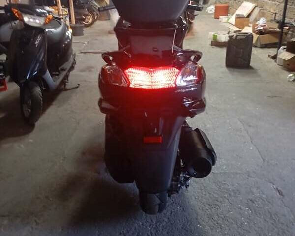 Черный Ямаха Majesty 250, объемом двигателя 0.25 л и пробегом 24 тыс. км за 3200 $, фото 8 на Automoto.ua