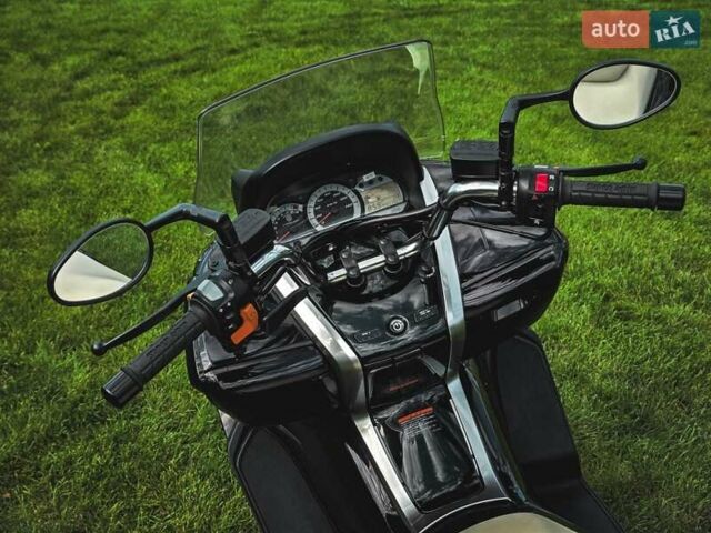 Красный Ямаха Majesty 250, объемом двигателя 0 л и пробегом 11 тыс. км за 2599 $, фото 5 на Automoto.ua