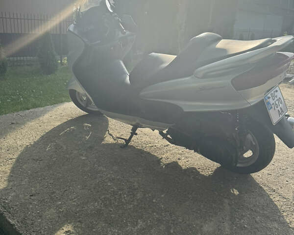 Ямаха Majesty 250, объемом двигателя 0.25 л и пробегом 30 тыс. км за 750 $, фото 2 на Automoto.ua