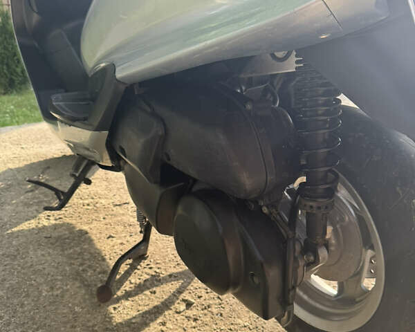 Ямаха Majesty 250, объемом двигателя 0.25 л и пробегом 30 тыс. км за 750 $, фото 3 на Automoto.ua