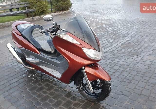 Ямаха Majesty 250, объемом двигателя 0.25 л и пробегом 13 тыс. км за 1950 $, фото 1 на Automoto.ua
