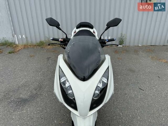 Ямаха Majesty 250, объемом двигателя 0 л и пробегом 32 тыс. км за 2500 $, фото 2 на Automoto.ua