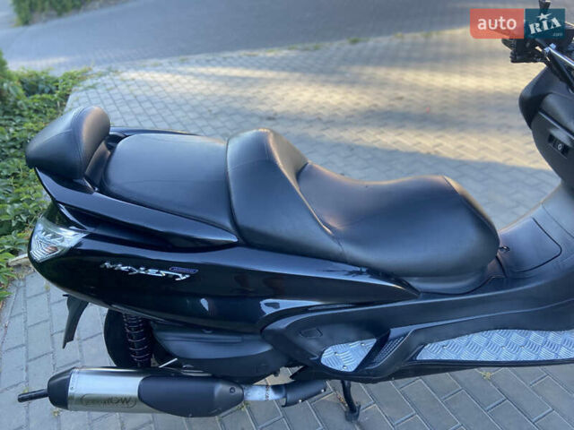 Черный Ямаха Majesty 400, объемом двигателя 0.4 л и пробегом 21 тыс. км за 2999 $, фото 6 на Automoto.ua