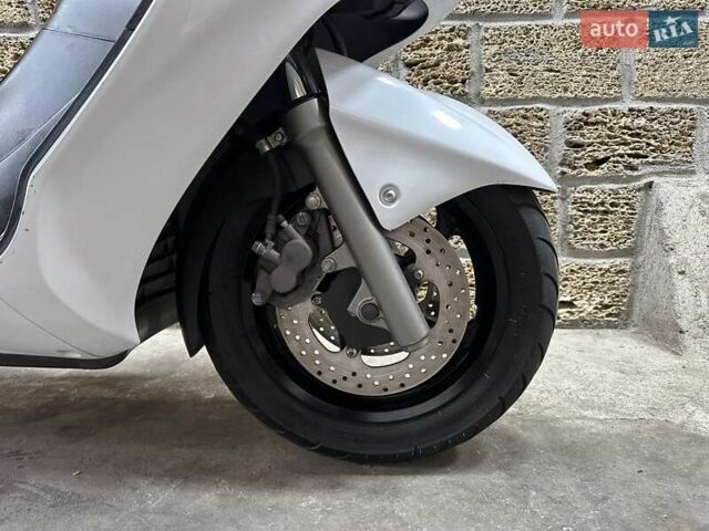 Ямаха Majesty 400, объемом двигателя 0 л и пробегом 28 тыс. км за 2500 $, фото 12 на Automoto.ua