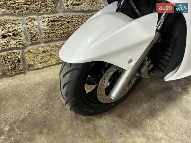 Ямаха Majesty 400, объемом двигателя 0 л и пробегом 28 тыс. км за 2500 $, фото 13 на Automoto.ua