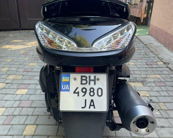 Ямаха Majesty 400, объемом двигателя 0.4 л и пробегом 43 тыс. км за 3000 $, фото 6 на Automoto.ua