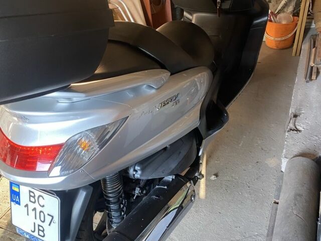 Ямаха Majesty 400, объемом двигателя 0.4 л и пробегом 0 тыс. км за 2008 $, фото 3 на Automoto.ua