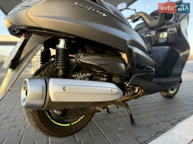 Серый Ямаха Majesty 400, объемом двигателя 0.4 л и пробегом 33 тыс. км за 3800 $, фото 32 на Automoto.ua