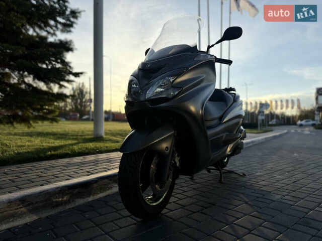 Серый Ямаха Majesty 400, объемом двигателя 0.4 л и пробегом 33 тыс. км за 3800 $, фото 1 на Automoto.ua