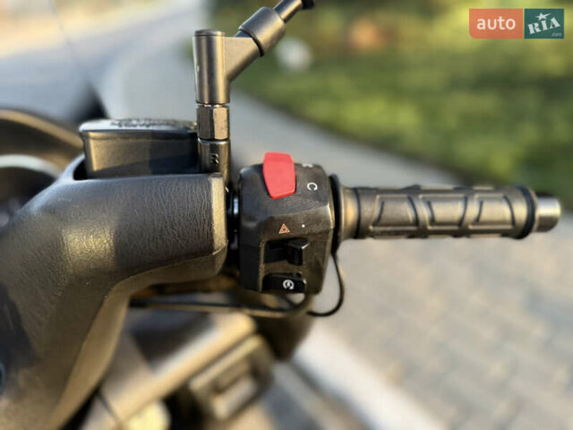 Серый Ямаха Majesty 400, объемом двигателя 0.4 л и пробегом 33 тыс. км за 3800 $, фото 23 на Automoto.ua