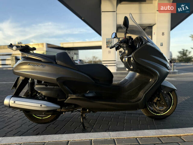 Серый Ямаха Majesty 400, объемом двигателя 0.4 л и пробегом 33 тыс. км за 3800 $, фото 2 на Automoto.ua