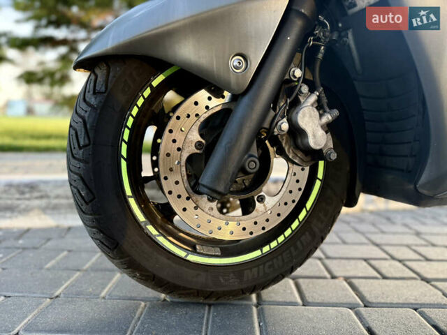 Серый Ямаха Majesty 400, объемом двигателя 0.4 л и пробегом 33 тыс. км за 3800 $, фото 14 на Automoto.ua