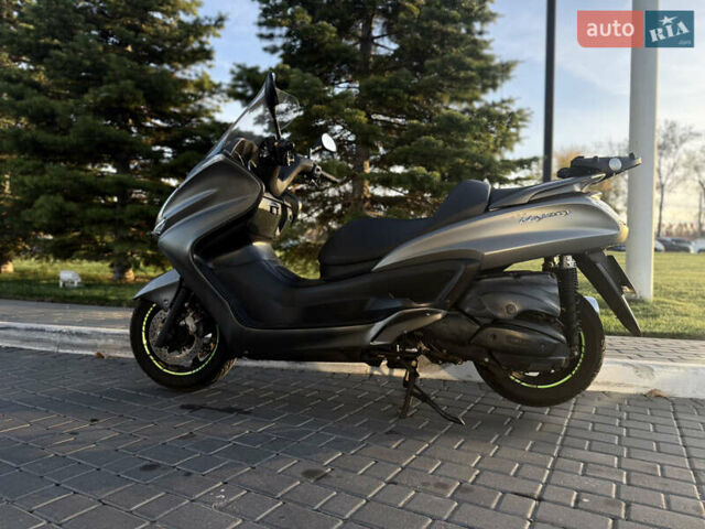 Серый Ямаха Majesty 400, объемом двигателя 0.4 л и пробегом 33 тыс. км за 3800 $, фото 3 на Automoto.ua
