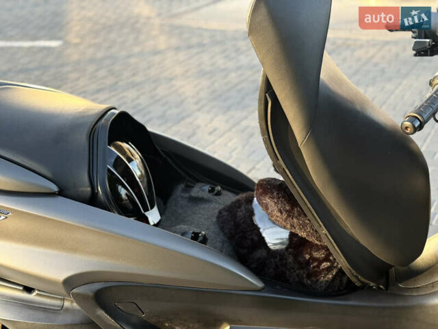 Серый Ямаха Majesty 400, объемом двигателя 0.4 л и пробегом 33 тыс. км за 3800 $, фото 25 на Automoto.ua