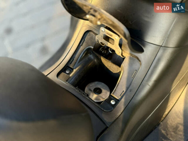 Серый Ямаха Majesty 400, объемом двигателя 0.4 л и пробегом 33 тыс. км за 3800 $, фото 19 на Automoto.ua