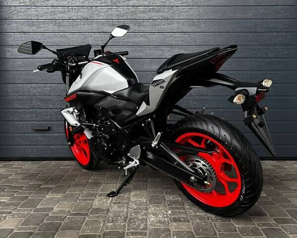 Серый Ямаха MT-03, объемом двигателя 0.3 л и пробегом 24 тыс. км за 4300 $, фото 6 на Automoto.ua