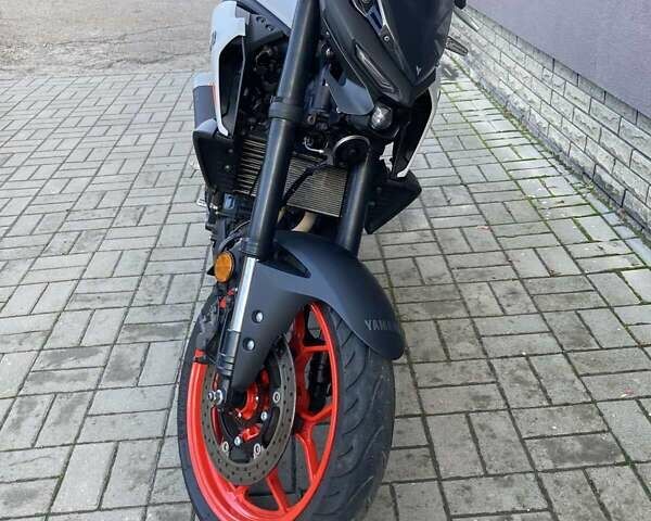 Серый Ямаха MT-03, объемом двигателя 0.32 л и пробегом 25 тыс. км за 4600 $, фото 10 на Automoto.ua