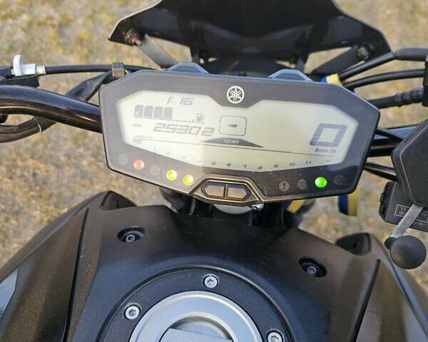 Черный Ямаха MT-07, объемом двигателя 0.69 л и пробегом 25 тыс. км за 7400 $, фото 7 на Automoto.ua