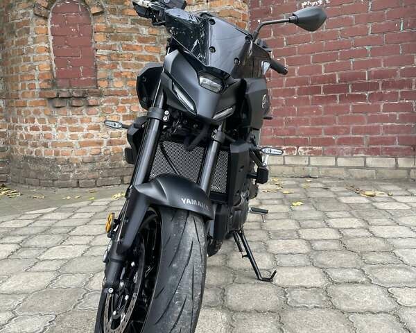 Черный Ямаха MT-07, объемом двигателя 0.7 л и пробегом 4 тыс. км за 10000 $, фото 1 на Automoto.ua